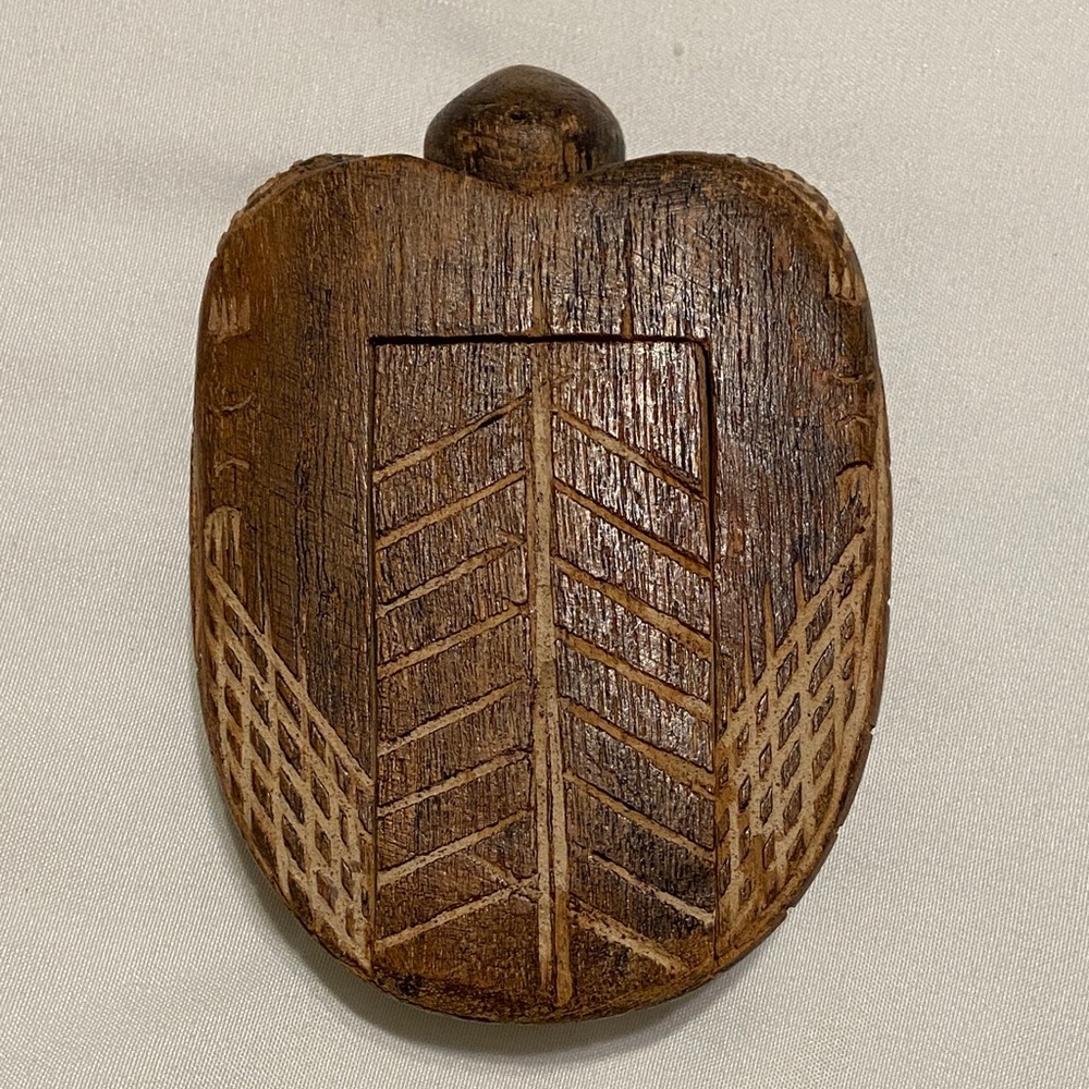 Wooden hand-carved Turtle hidden compartment Figurine - Picture 4 of 7
